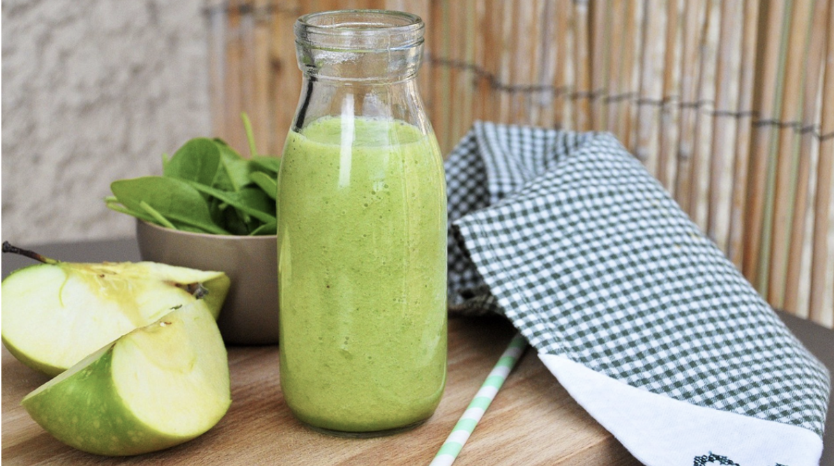 Detox Drink mit Ananas, Apfel, Ingwer und Spinat! Detox Drink mit Ananas, Apfel, Ingwer und Spinat!
