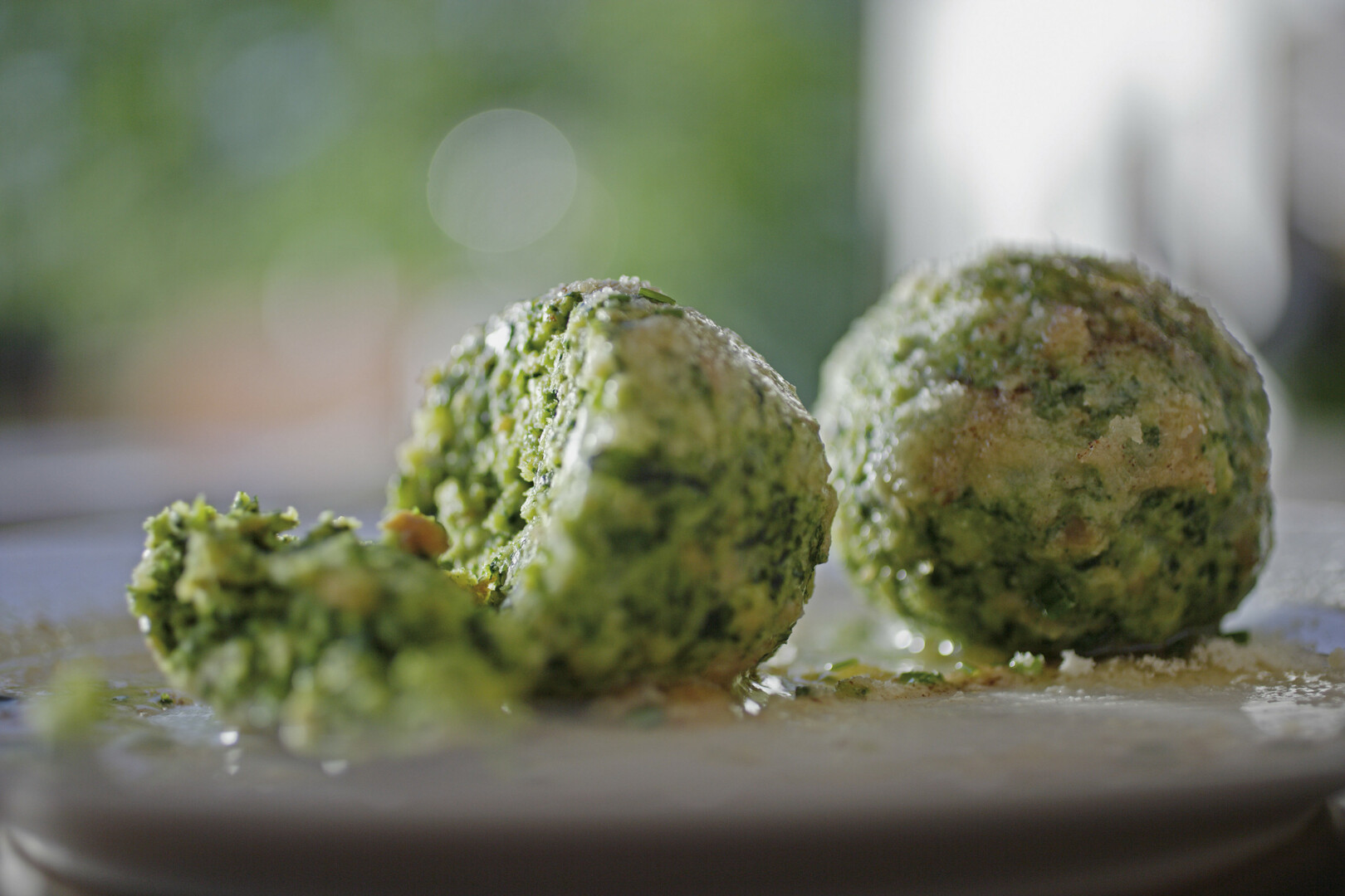 DAS BESTE REZEPT FÜR SEMMELKNÖDEL AUS SÜDTIROL DAS BESTE REZEPT FÜR SEMMELKNÖDEL AUS SÜDTIROL